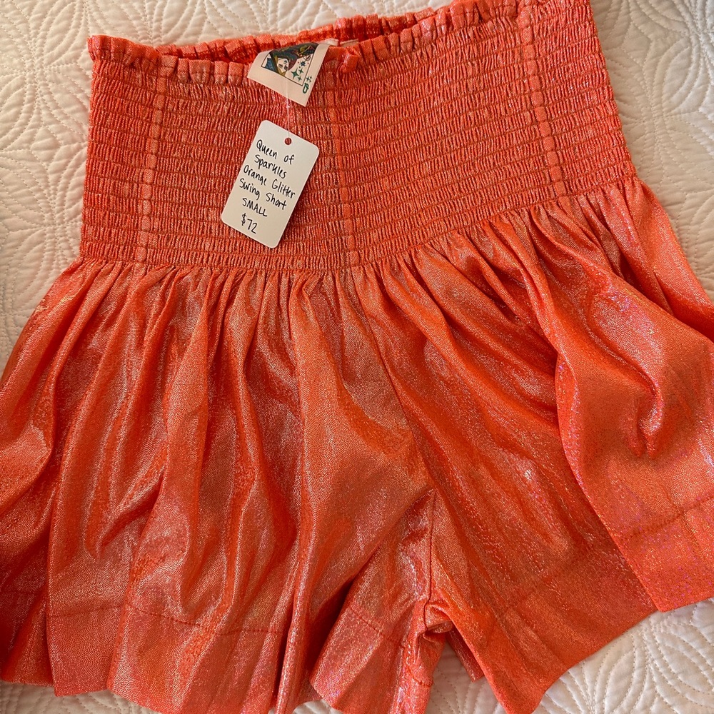 QUEEN OF SPARKLES! So cute for spring summer and fall! Skorts 🧡